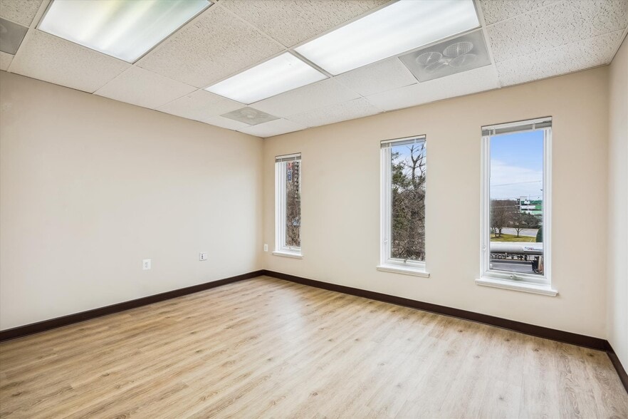 More Photos Of 9522 State Route 29, Fairfax Loft Creative Space For Sale