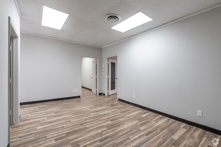 More Photos Of 3340 N Beach St, Fort Worth Flex For Sale