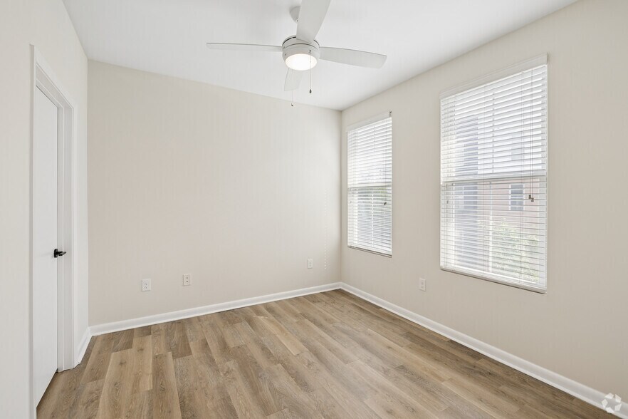 More Photos Of 725-735 Coleman Blvd, Mount Pleasant Apartments For Lease
