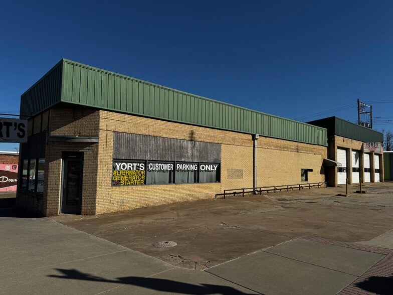 More Photos Of 401 E Main St, Shawnee Flex For Sale