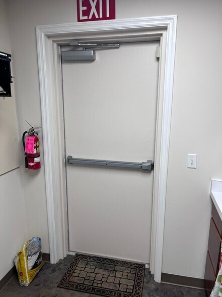 More Photos Of 3006 Mount Vernon Rd, Hurricane Office Residential For Sale