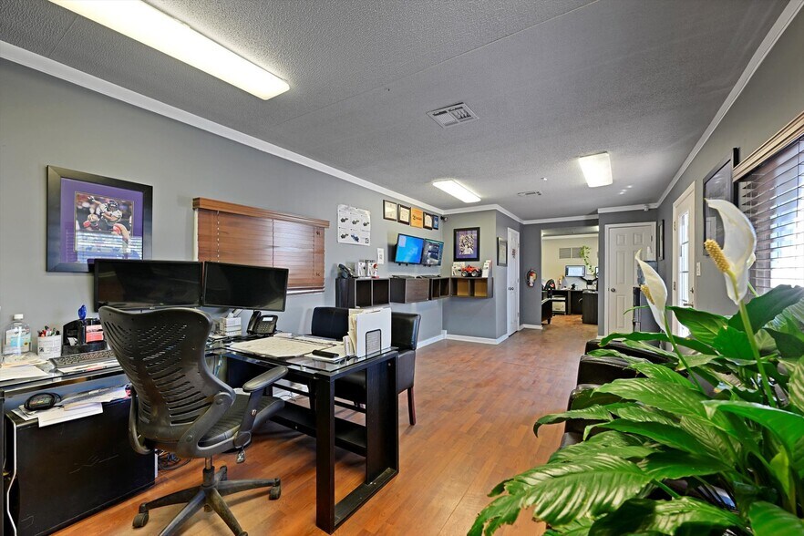 More Photos Of 2451 Baltimore Blvd, Finksburg Auto Repair For Sale
