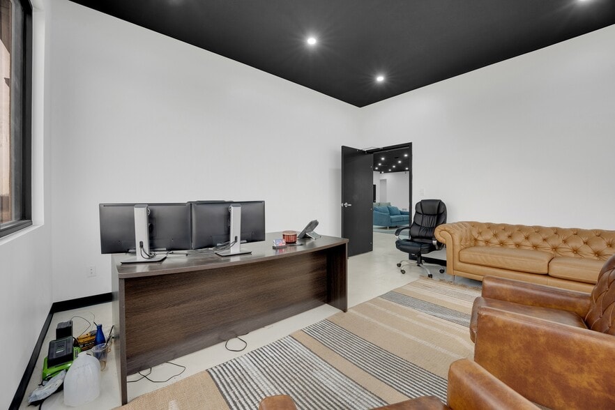 More Photos Of 22800 Highway H, Sedalia Manufacturing For Sale