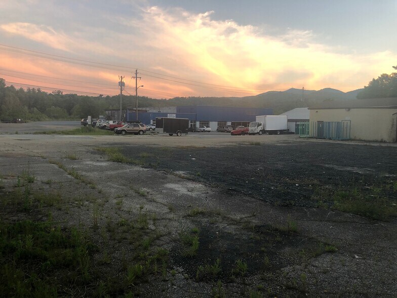 585 Oak Ave, Spruce Pine, NC 28777 Land For Sale