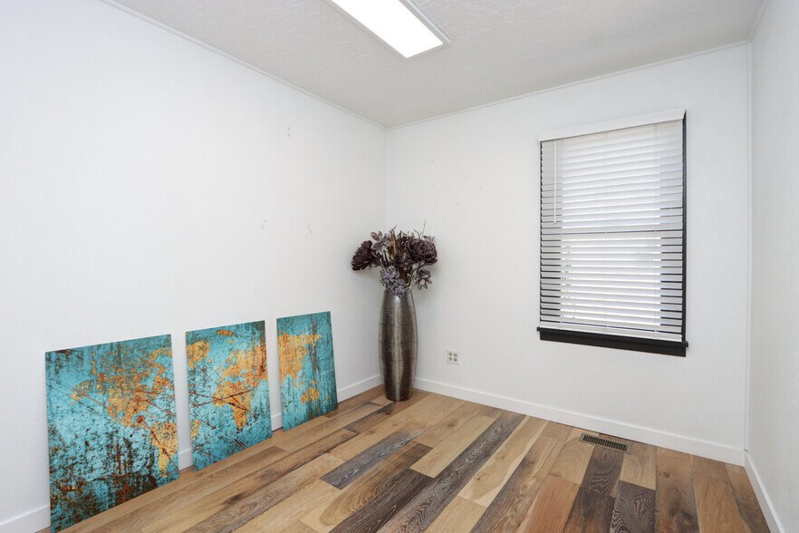 More Photos Of 208 S Curtis Rd, Boise Office For Sale