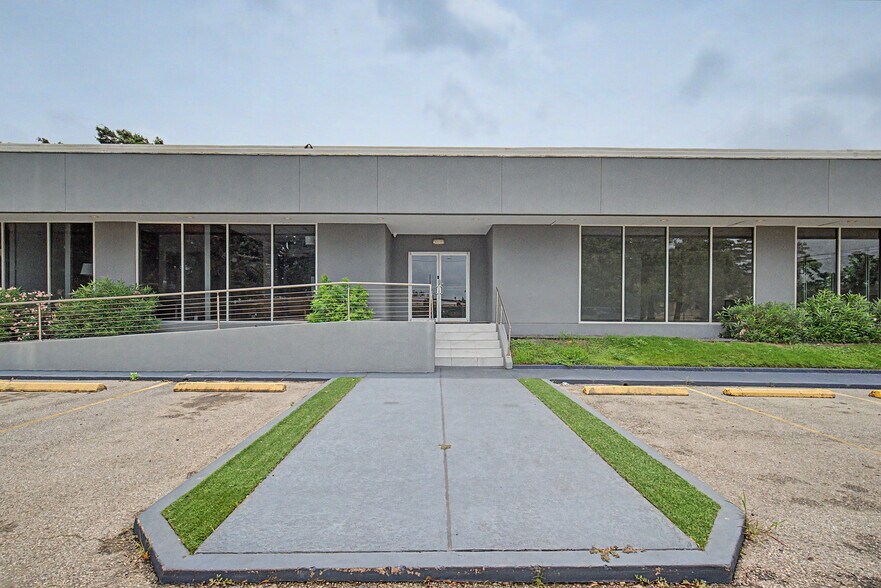More Photos Of 6915 Antoine Dr, Houston Flex For Lease