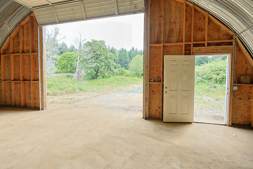 More Photos Of 92240 N Bank Ln, Coquille Warehouse For Lease