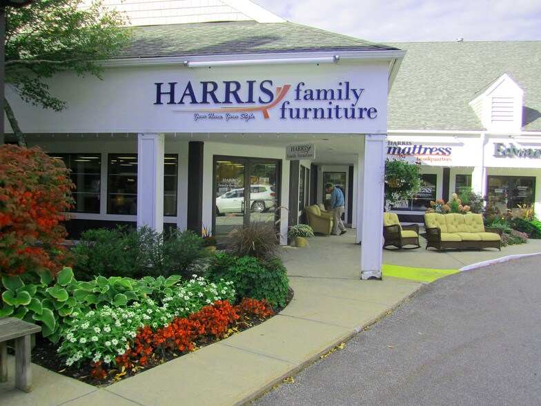 More Photos Of 1976 White Mountain Hwy, North Conway Storefront Retail Office For Lease