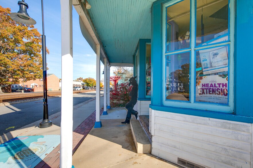 More Photos Of 307 Railroad Ave, Ashland Storefront Retail Residential For Sale