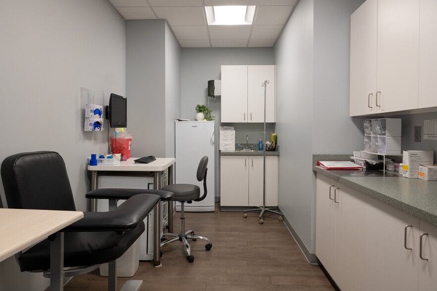 More Photos Of 571 Main St, Weymouth Medical For Lease