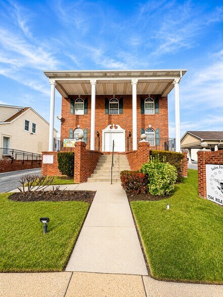 Primary Photo Of 7544 Holabird Ave, Dundalk Office For Sale