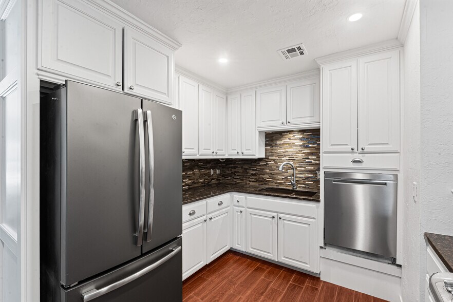 More Photos Of 410 W Harrison Ave, Guthrie Freestanding For Sale