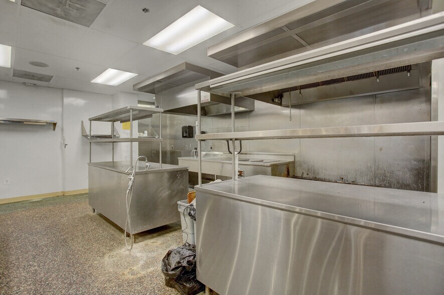 More Photos Of 18-20 W Washington St, Hagerstown Office For Lease