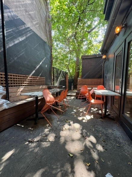 More Photos Of 2472 Rue Notre-Dame O, Montréal Storefront Retail Residential For Lease