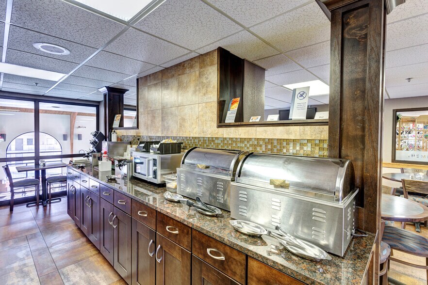 More Photos Of 3257 Shepherd of the Hills Expy, Branson Hotel For Sale