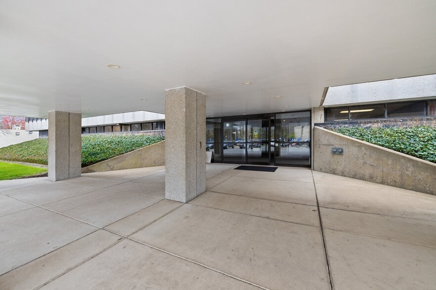 More Photos Of 2616 Sherwood Hall Ln, Alexandria Medical For Sale