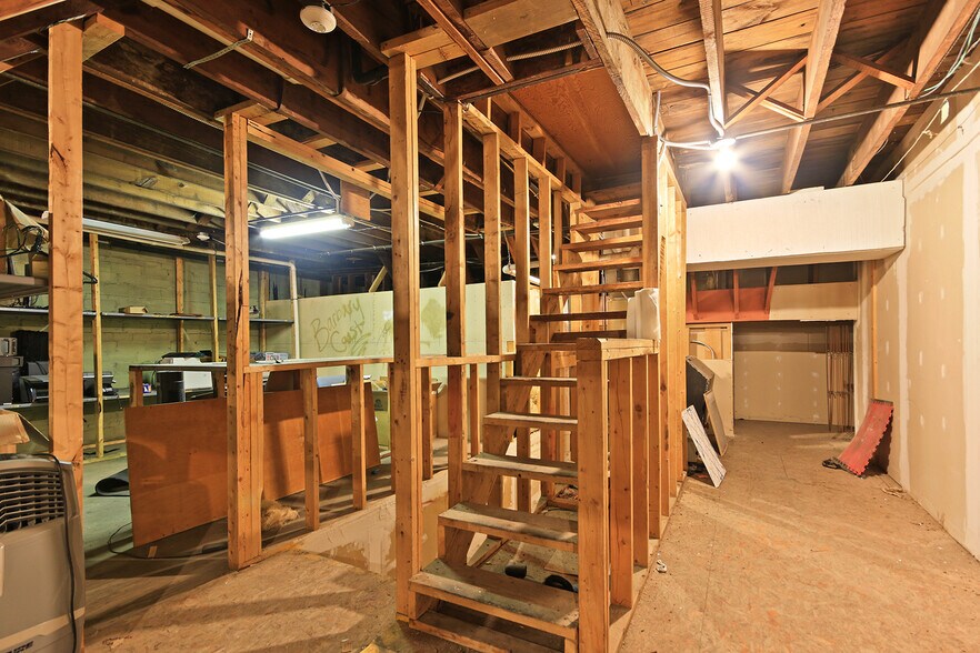 More Photos Of 105 Coal st, Mexico Specialty For Sale