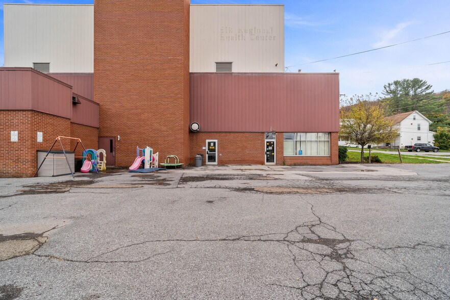 More Photos Of 94 Hospital St, Ridgway Specialty For Sale