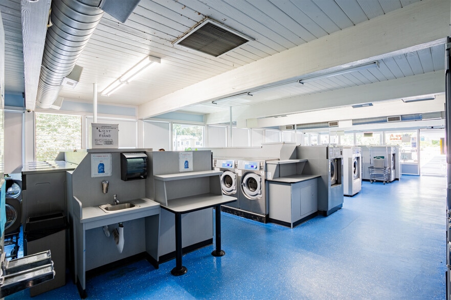 More Photos Of 370 W Sierra Madre Blvd, Sierra Madre Storefront For Lease