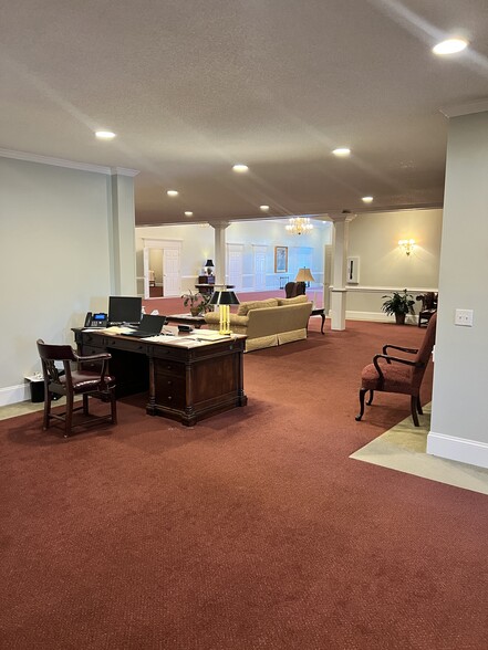 More Photos Of 313 N Main St, Simpsonville Freestanding For Sale