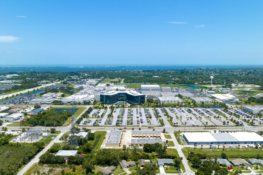 More Photos Of 1340 Clearmont St NE, Palm Bay Flex For Lease