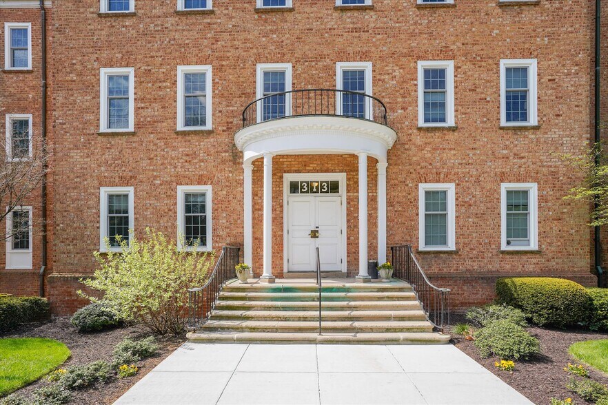 More Photos Of 313 Park Ave, Falls Church Medical For Sale
