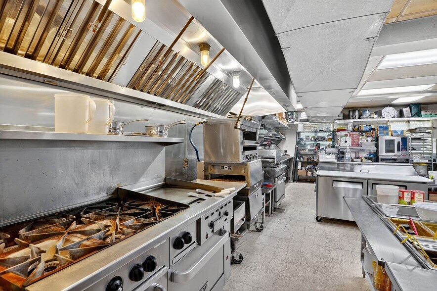 More Photos Of 550 McKeesport Rd, Elizabeth Freestanding For Sale