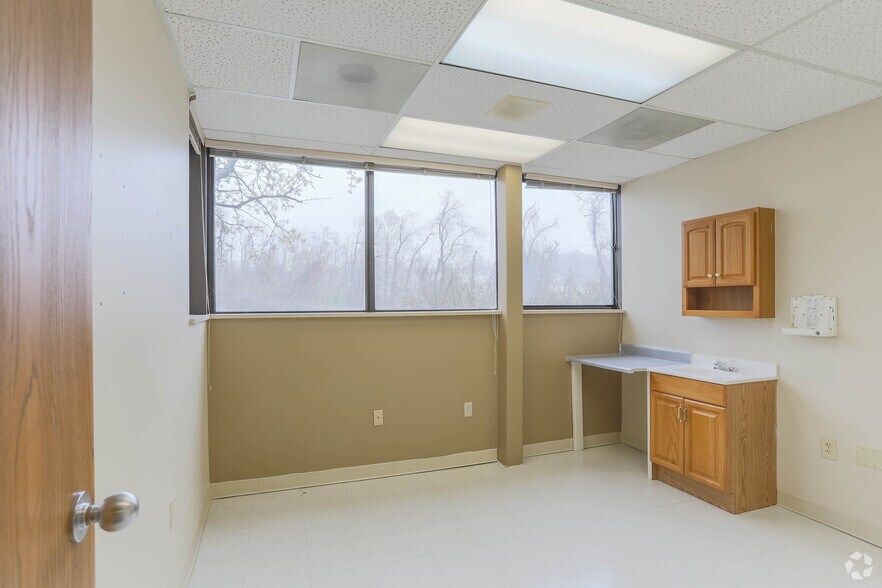 More Photos Of 20 Highland Park Dr, Uniontown Medical For Sale