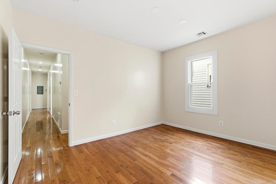 More Photos Of 265 S 8th St, Newark Apartments For Sale