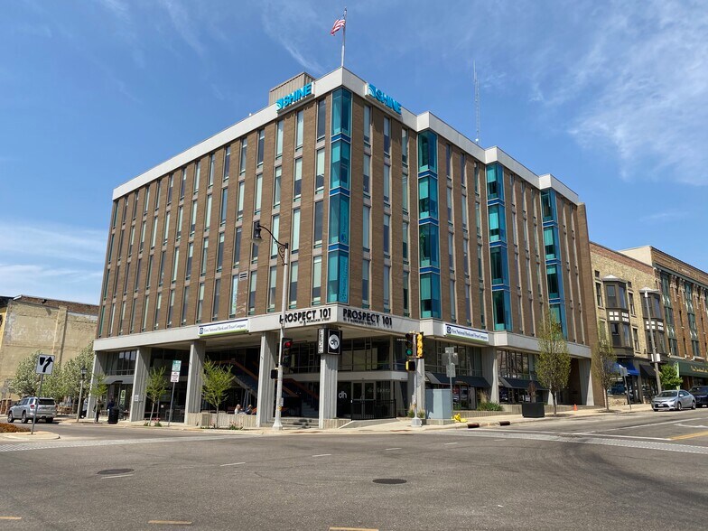 More Photos Of 100-101 E Milwaukee St, Janesville Office For Lease