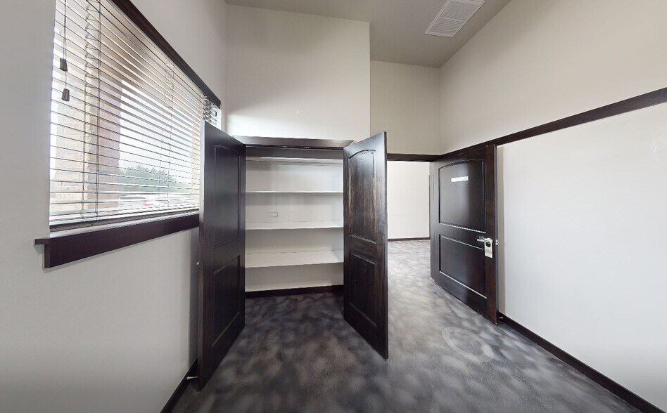More Photos Of 1716 Signal Ridge Dr, Edmond Office For Sale
