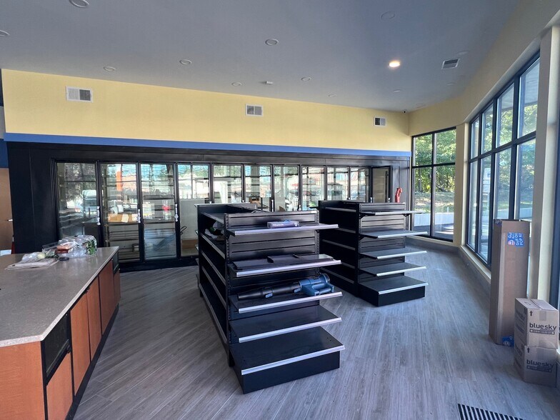 More Photos Of 58-60 Essex St, Lodi Service Station For Lease