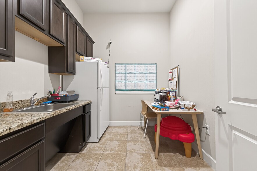 More Photos Of 5757 Flewellen Oaks Ln, Fulshear Office For Lease