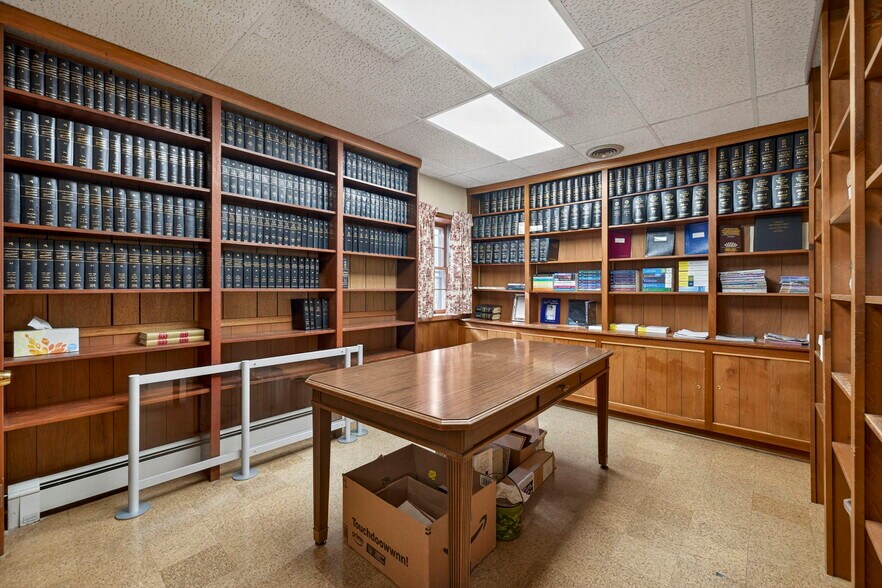 More Photos Of 314 N Braddock St, Winchester Office For Sale