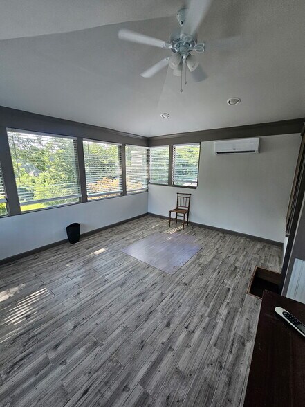 More Photos Of 403 Green St, Gainesville Office For Lease