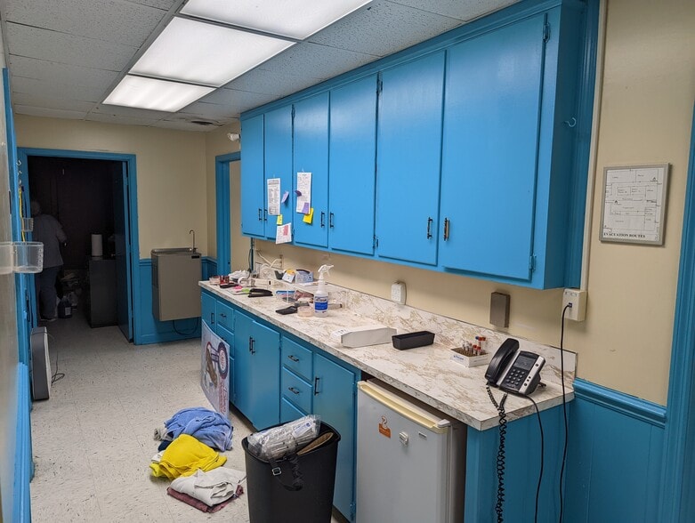 More Photos Of 2608 E Highway 76, Marion General Retail For Sale