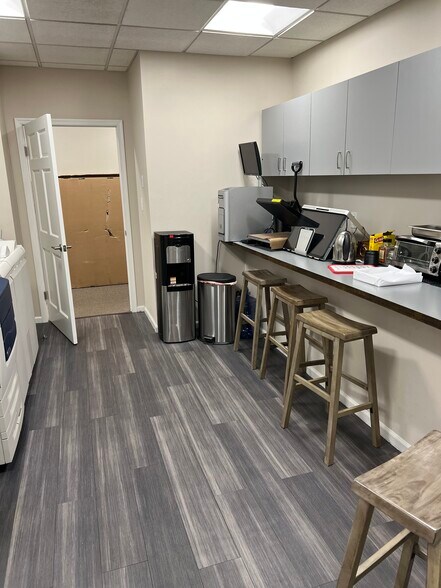 More Photos Of 17-36 Bridge St, Metuchen Office For Lease