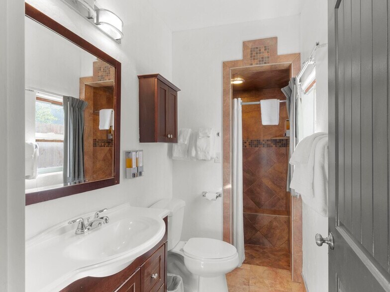 More Photos Of 475 W Main St, Escalante Hotel For Sale