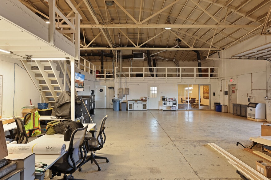 More Photos Of 702-714 W Fremont St, Stockton Light Distribution For Lease