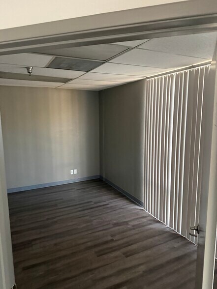 More Photos Of 2365 Michael Faraday Dr, San Diego Warehouse For Lease