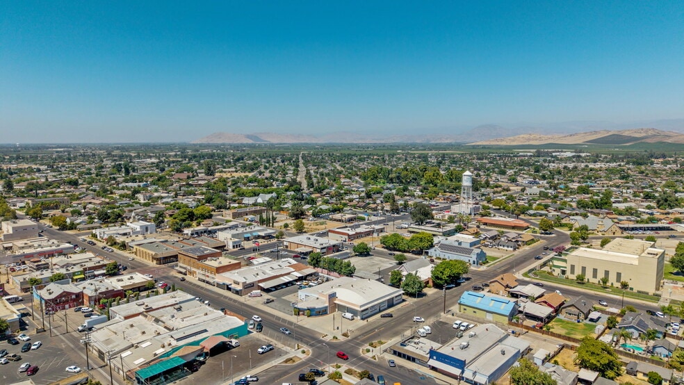 More Photos Of 124 S K St, Dinuba Freestanding For Sale