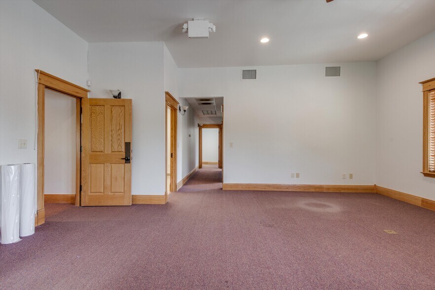 More Photos Of 512 5th St, Berthoud Office For Lease