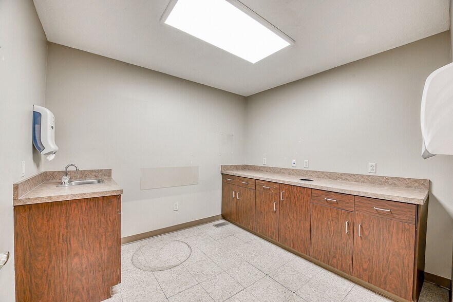 More Photos Of 1202-1214 N Monroe Dr, Xenia Medical For Sale