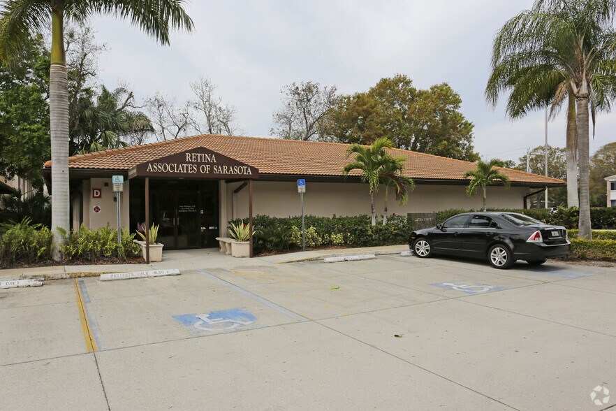 More Photos Of 3920 Bee Ridge Rd, Sarasota Medical For Lease