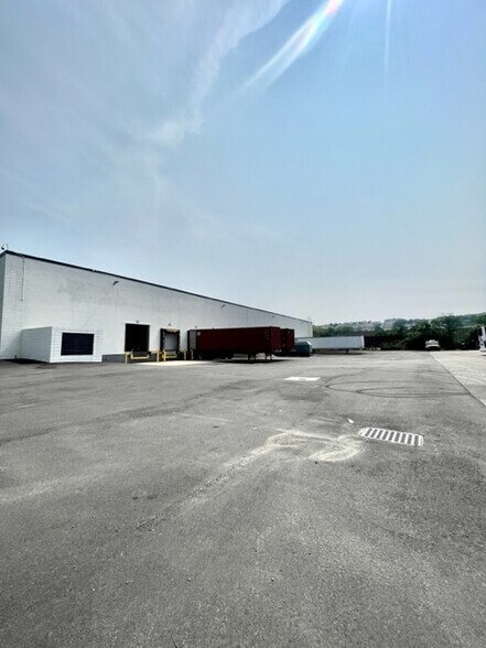 More Photos Of 7300 West Side Ave, North Bergen Warehouse For Lease