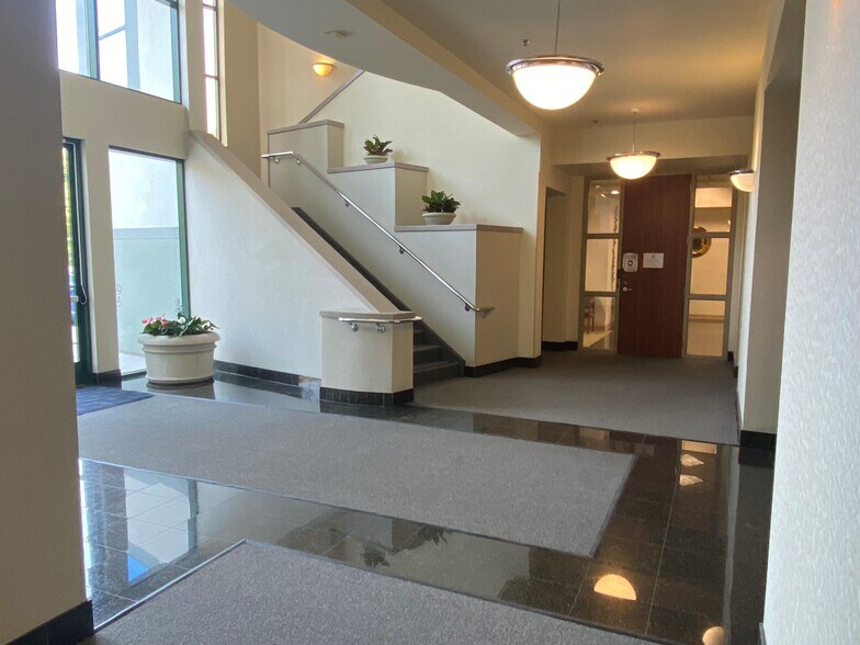 More Photos Of 7111 N Fresno St, Fresno Office For Lease