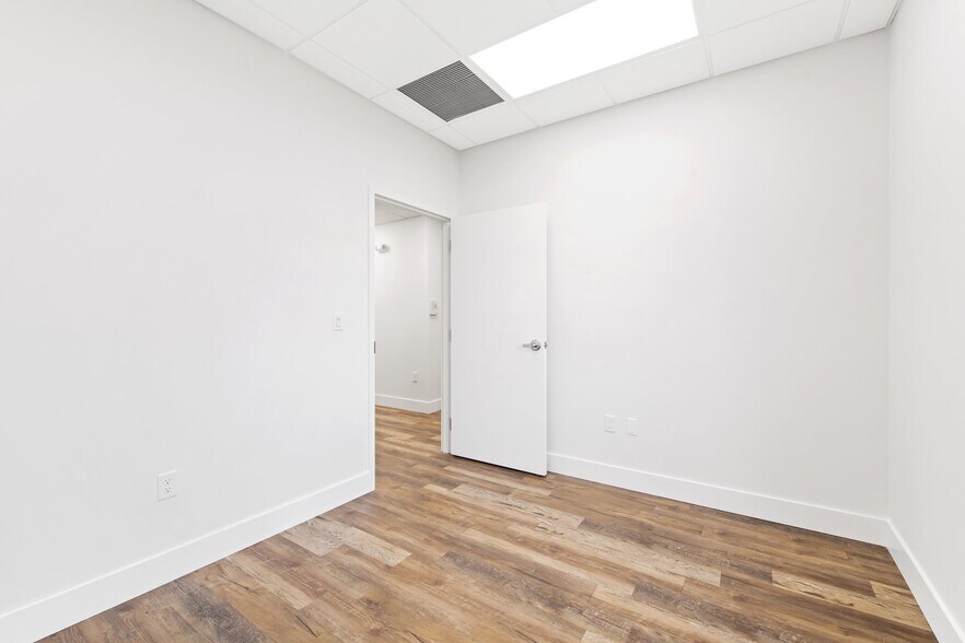 More Photos Of 2465 Mercer Ave, West Palm Beach Office For Sale