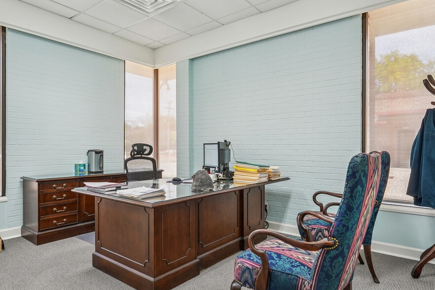More Photos Of 396 W Main St, Lewisville Medical For Sale