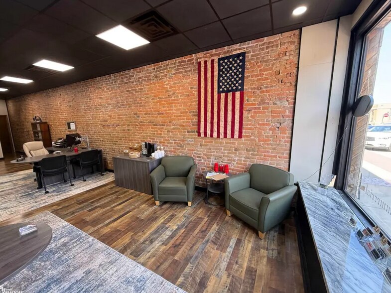 More Photos Of 113 N Jefferson St, Mount Pleasant Office For Sale