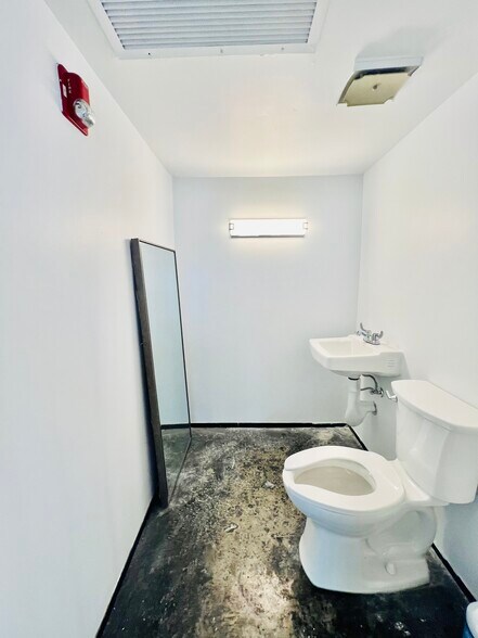 More Photos Of 2424 S Dixie Hwy, Coconut Grove Loft Creative Space For Sale